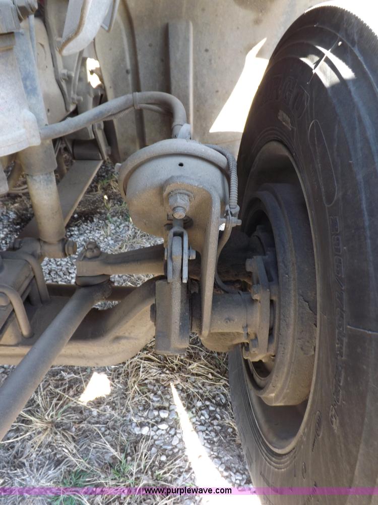 image for item I9003 2006 Freightliner ST120 semi truck