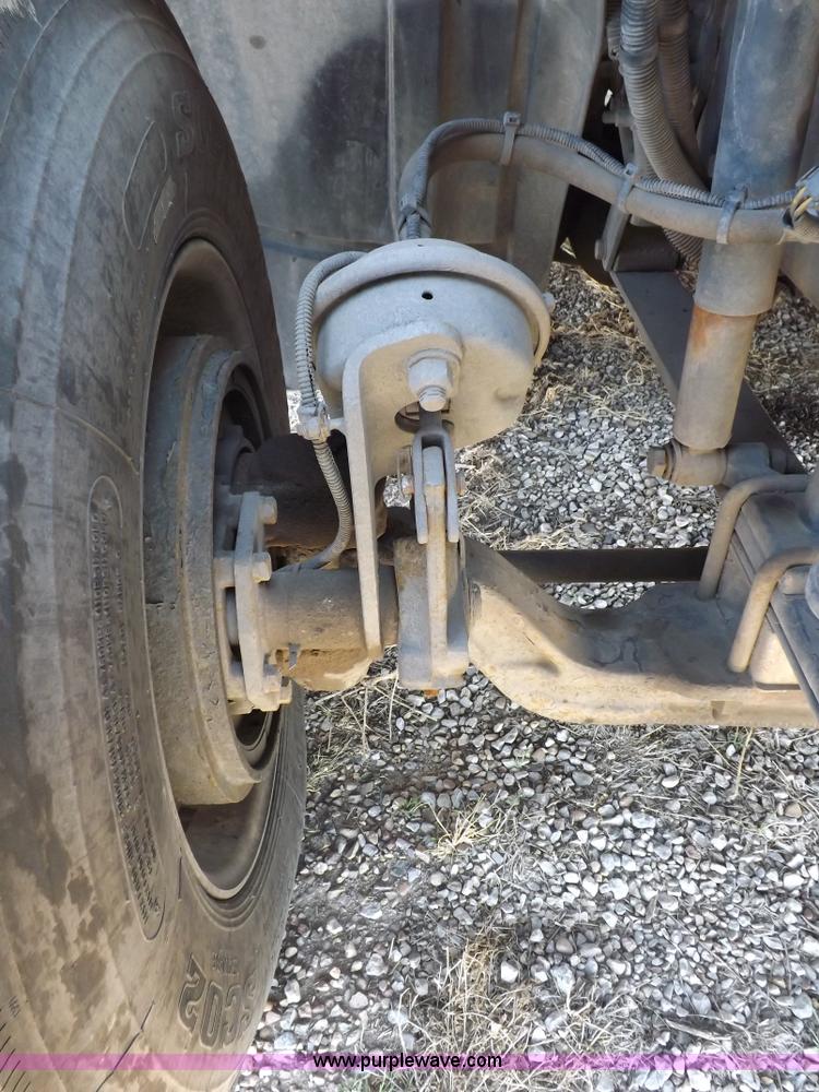 image for item I9003 2006 Freightliner ST120 semi truck