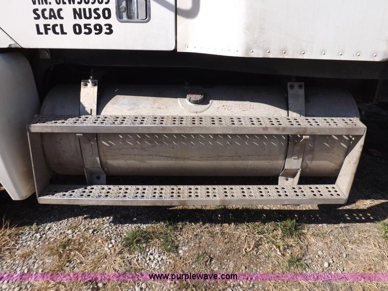 image for item I9003 2006 Freightliner ST120 semi truck