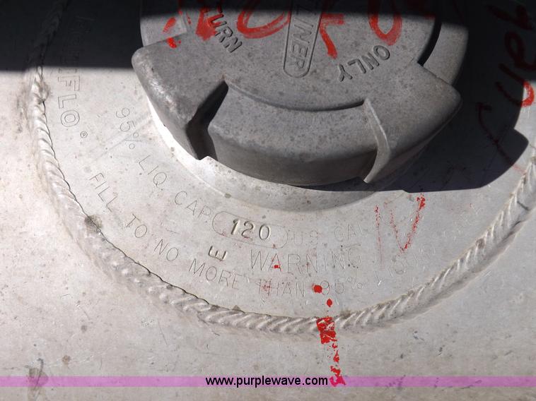 image for item I9003 2006 Freightliner ST120 semi truck