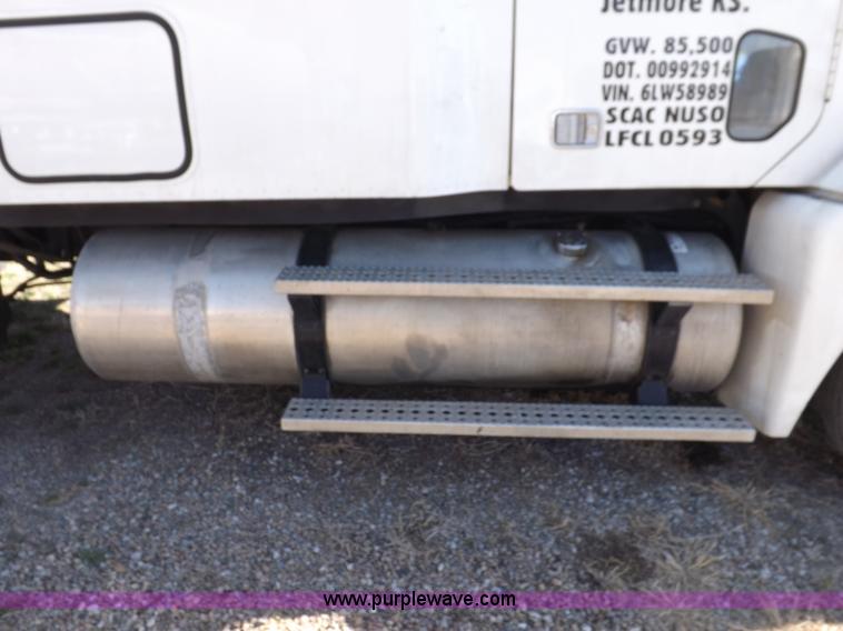 image for item I9003 2006 Freightliner ST120 semi truck