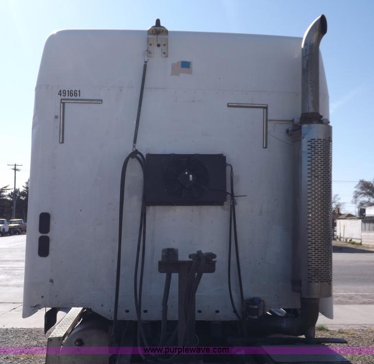 image for item I9003 2006 Freightliner ST120 semi truck