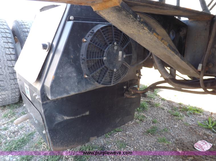 image for item I9003 2006 Freightliner ST120 semi truck