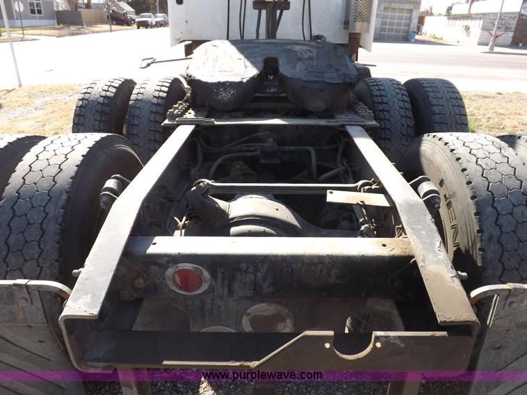 image for item I9003 2006 Freightliner ST120 semi truck