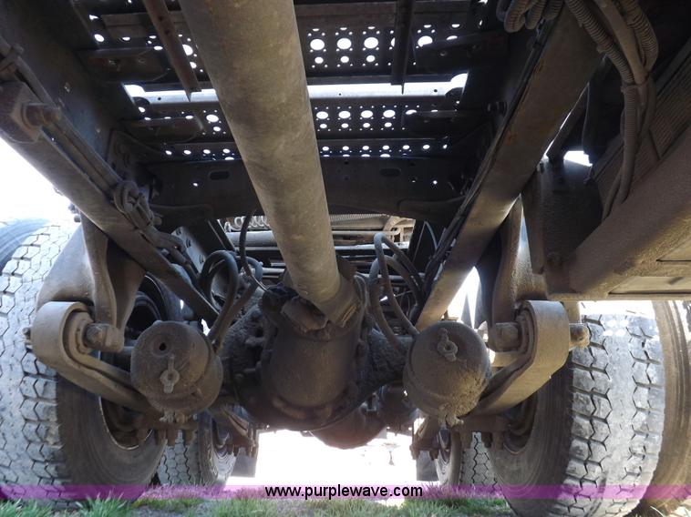 image for item I9003 2006 Freightliner ST120 semi truck