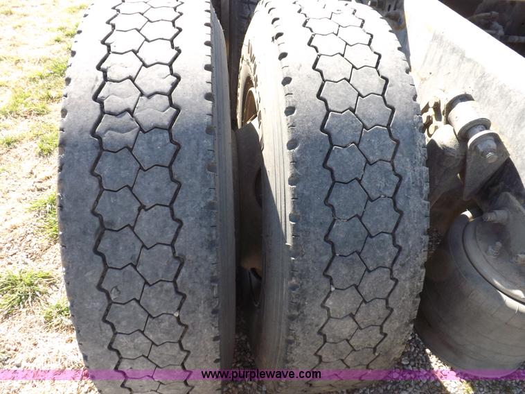 image for item I9003 2006 Freightliner ST120 semi truck