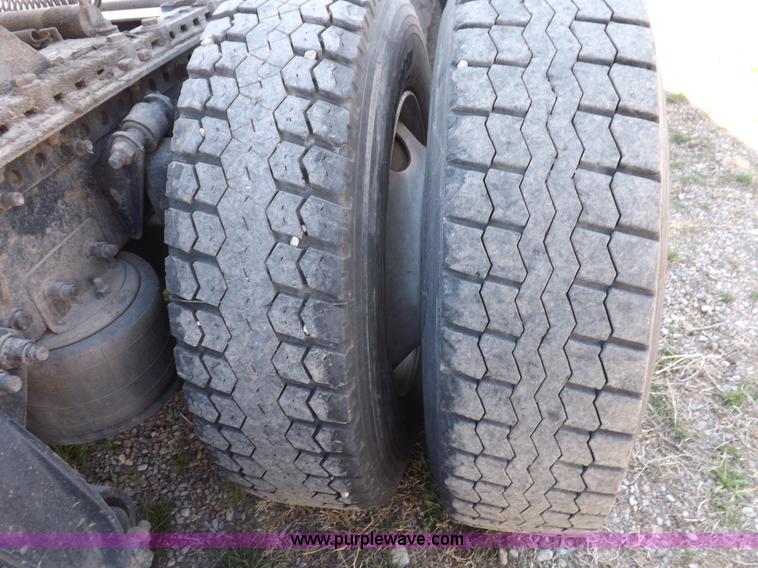 image for item I9003 2006 Freightliner ST120 semi truck