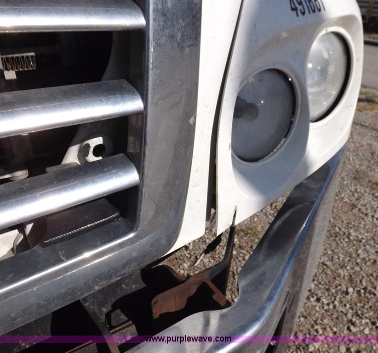 image for item I9003 2006 Freightliner ST120 semi truck