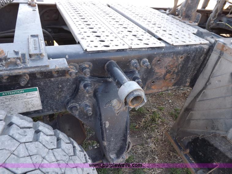 image for item I9003 2006 Freightliner ST120 semi truck