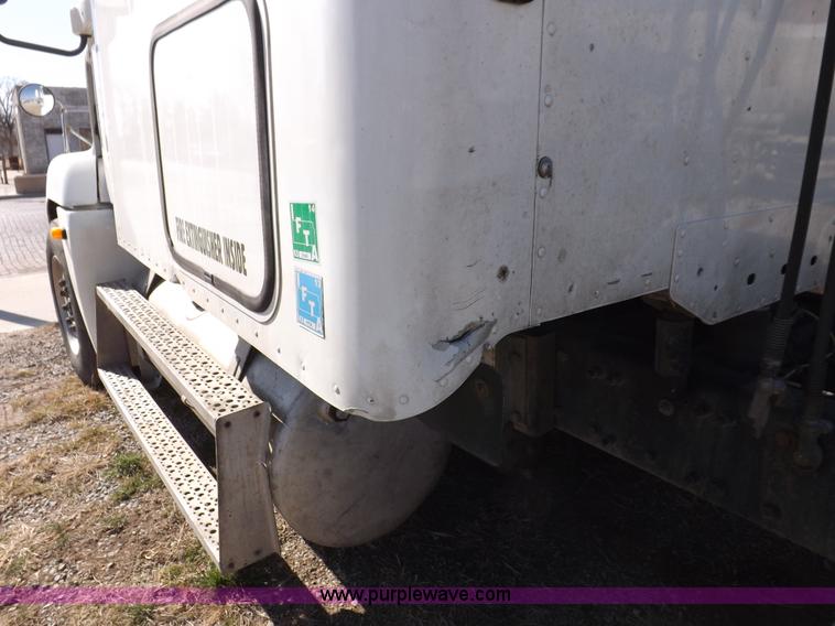 image for item I9003 2006 Freightliner ST120 semi truck