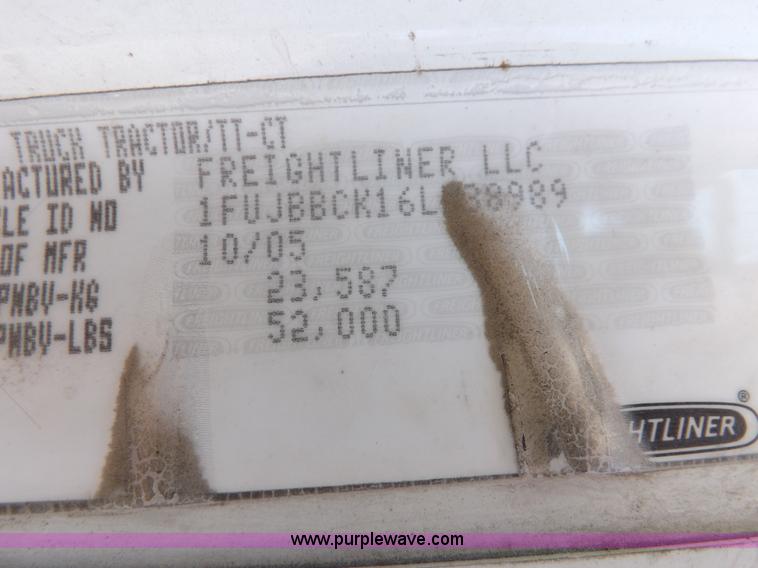 image for item I9003 2006 Freightliner ST120 semi truck