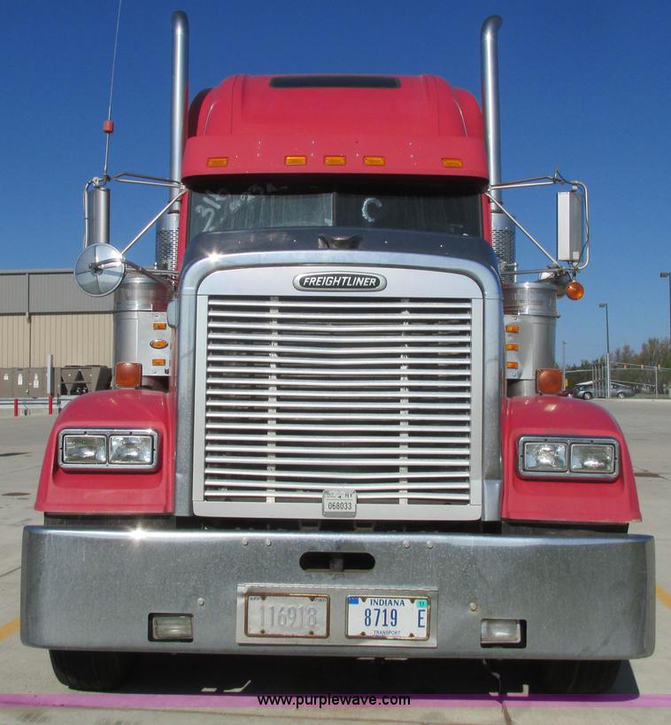 image for item I9716 2000 Freightliner FLD120 semi truck