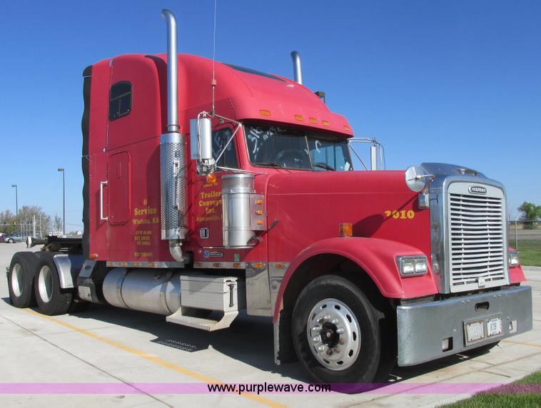 image for item I9716 2000 Freightliner FLD120 semi truck