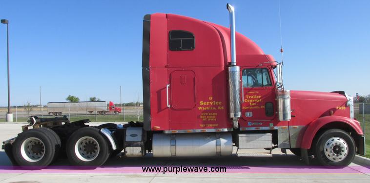 image for item I9716 2000 Freightliner FLD120 semi truck