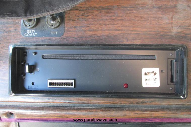 image for item I9716 2000 Freightliner FLD120 semi truck