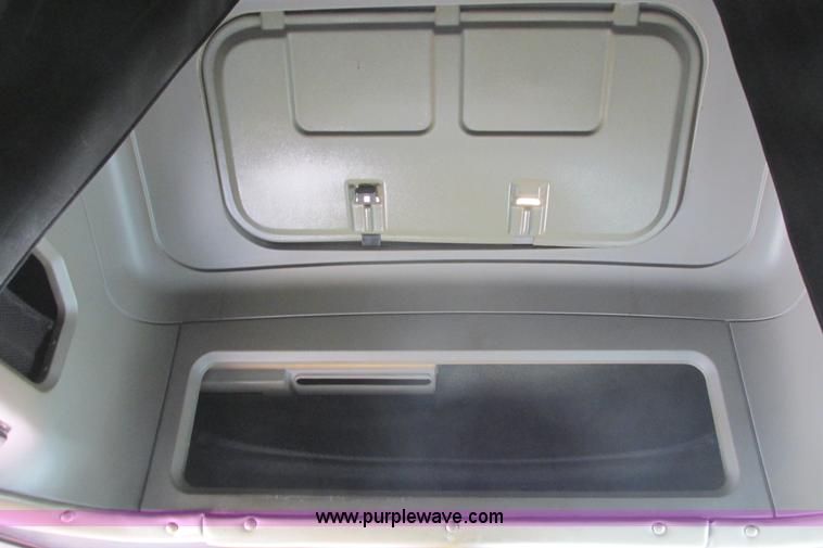 image for item I9716 2000 Freightliner FLD120 semi truck