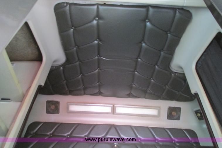 image for item I9716 2000 Freightliner FLD120 semi truck