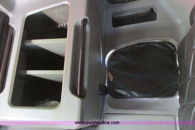 image for item I9716 2000 Freightliner FLD120 semi truck