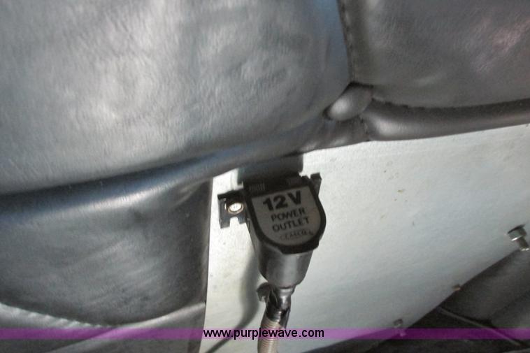 image for item I9716 2000 Freightliner FLD120 semi truck