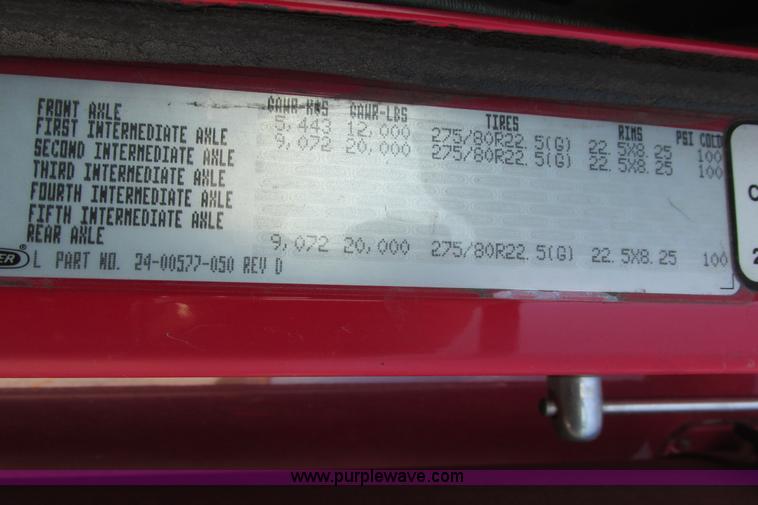 image for item I9716 2000 Freightliner FLD120 semi truck