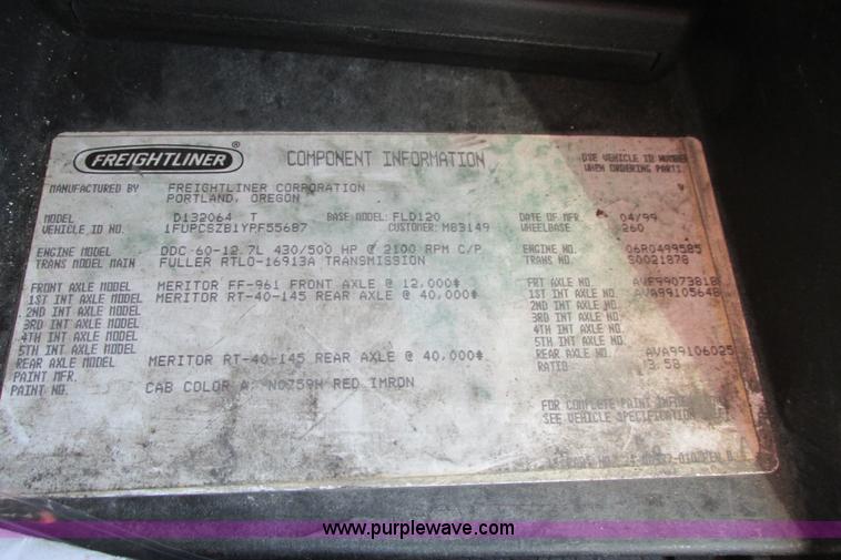 image for item I9716 2000 Freightliner FLD120 semi truck