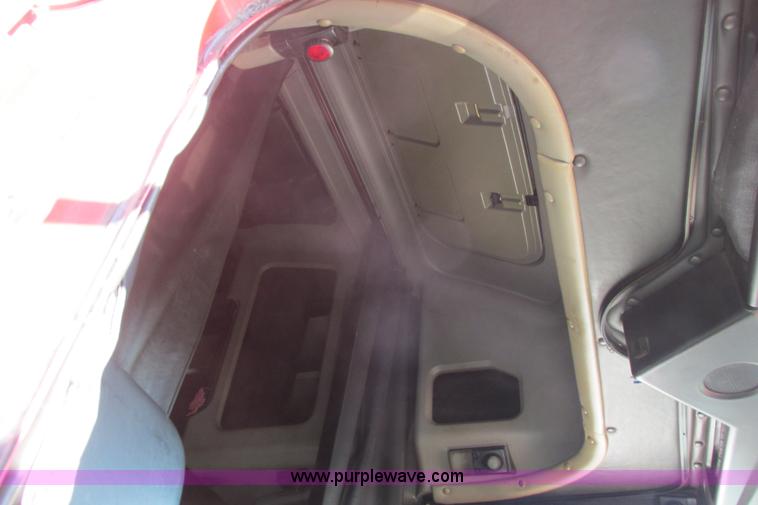 image for item I9716 2000 Freightliner FLD120 semi truck