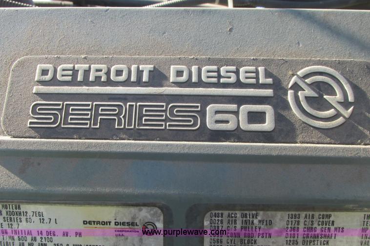 image for item I9716 2000 Freightliner FLD120 semi truck