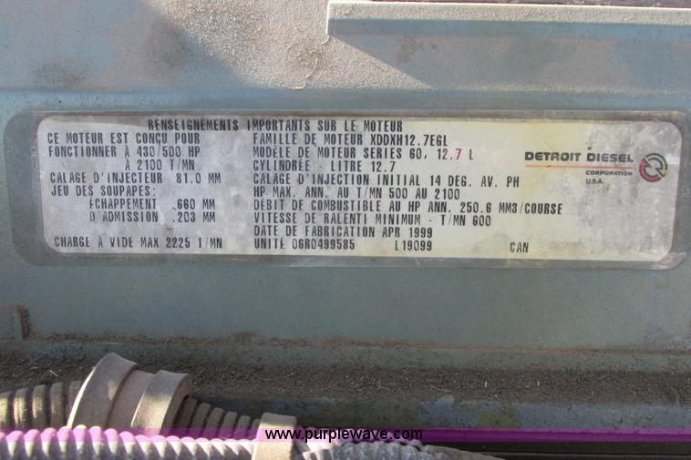 image for item I9716 2000 Freightliner FLD120 semi truck