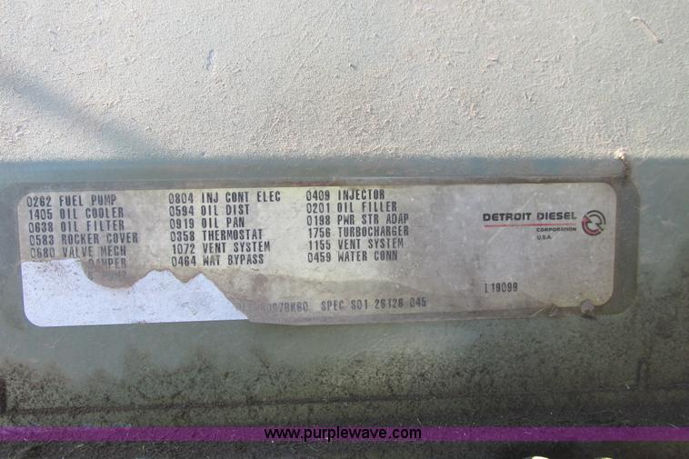 image for item I9716 2000 Freightliner FLD120 semi truck