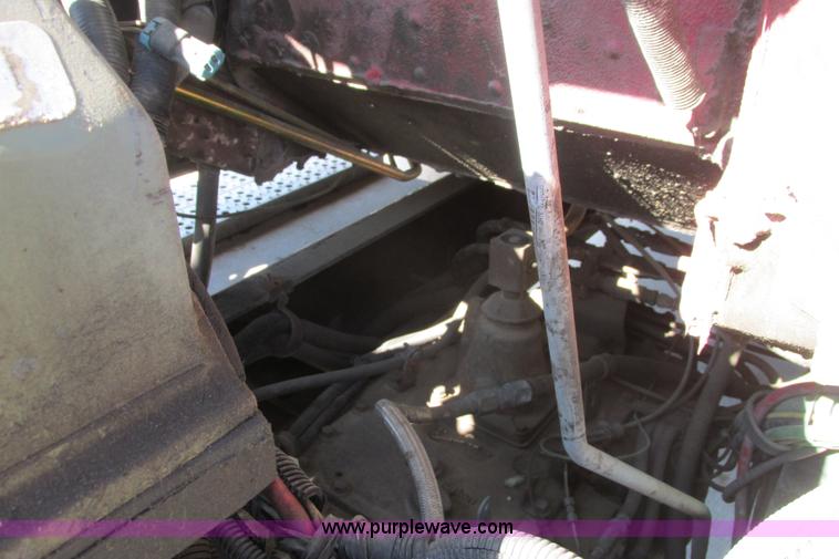 image for item I9716 2000 Freightliner FLD120 semi truck