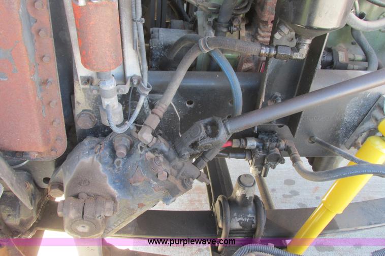 image for item I9716 2000 Freightliner FLD120 semi truck