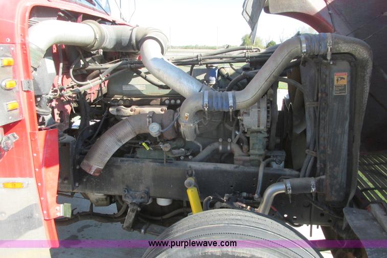 image for item I9716 2000 Freightliner FLD120 semi truck