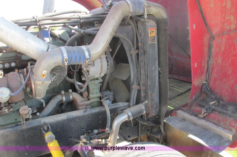 image for item I9716 2000 Freightliner FLD120 semi truck