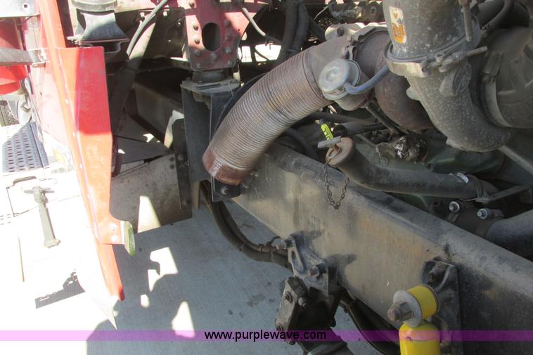 image for item I9716 2000 Freightliner FLD120 semi truck