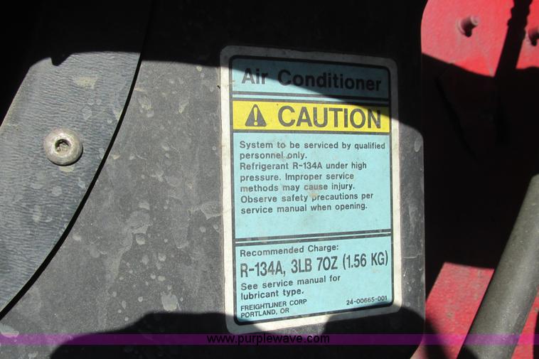 image for item I9716 2000 Freightliner FLD120 semi truck