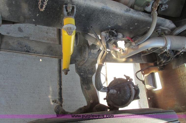 image for item I9716 2000 Freightliner FLD120 semi truck