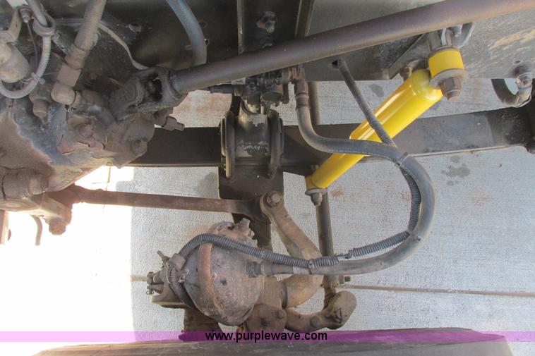 image for item I9716 2000 Freightliner FLD120 semi truck