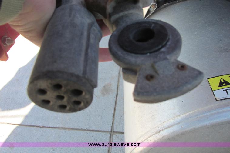 image for item I9716 2000 Freightliner FLD120 semi truck