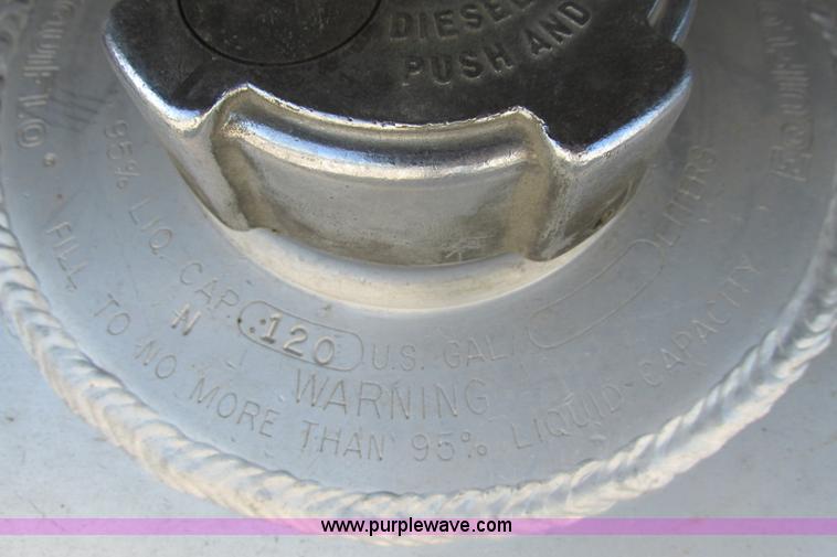 image for item I9716 2000 Freightliner FLD120 semi truck