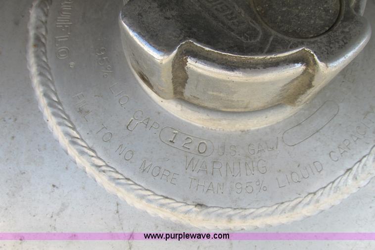 image for item I9716 2000 Freightliner FLD120 semi truck