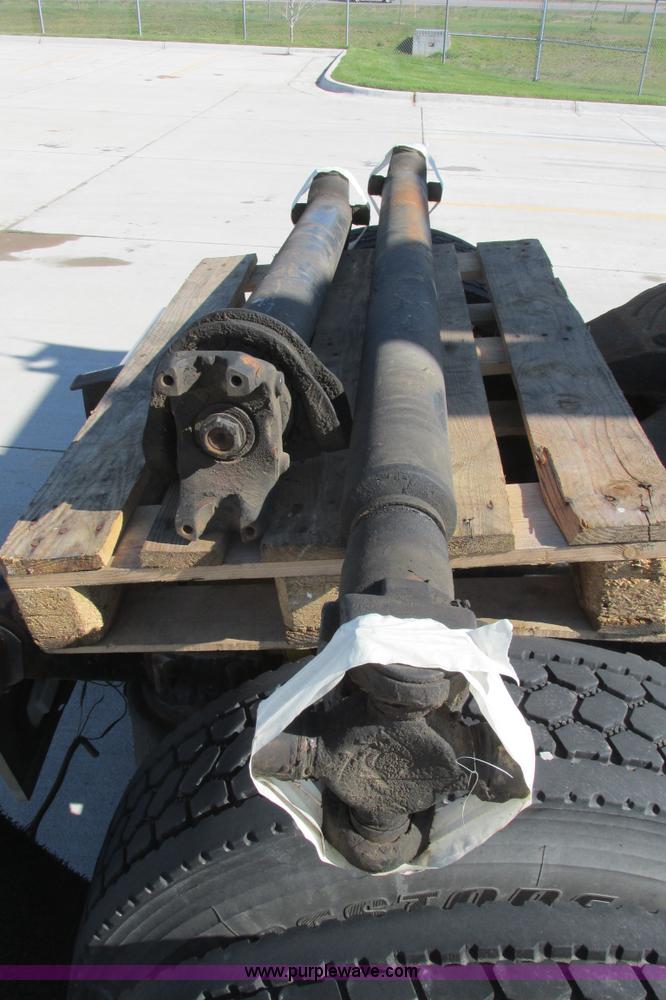 image for item I9716 2000 Freightliner FLD120 semi truck