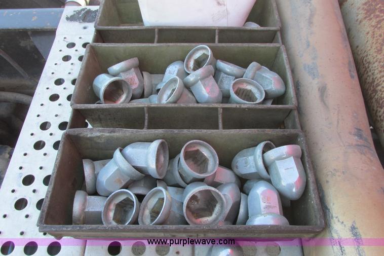 image for item I9716 2000 Freightliner FLD120 semi truck