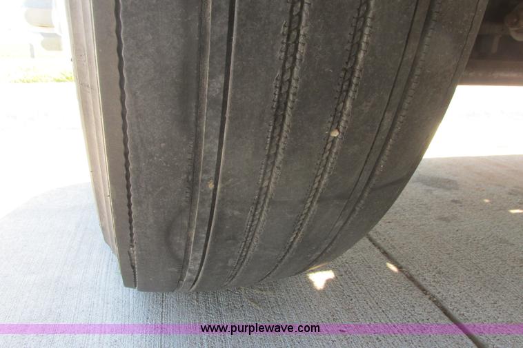 image for item I9716 2000 Freightliner FLD120 semi truck