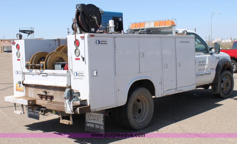 image for item C3859 2006 Ford F550 utility truck