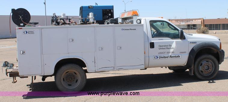 image for item C3859 2006 Ford F550 utility truck