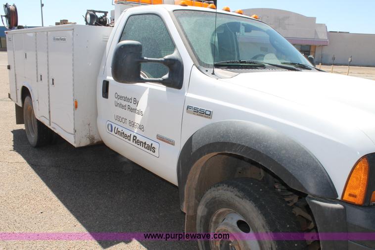 image for item C3859 2006 Ford F550 utility truck