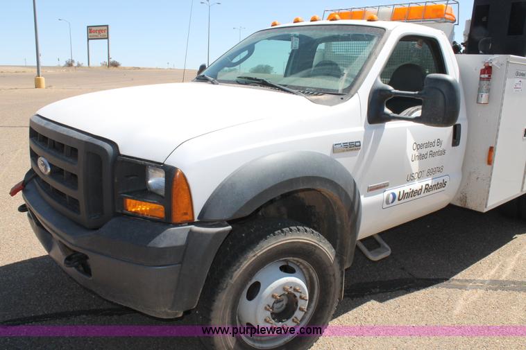 image for item C3859 2006 Ford F550 utility truck
