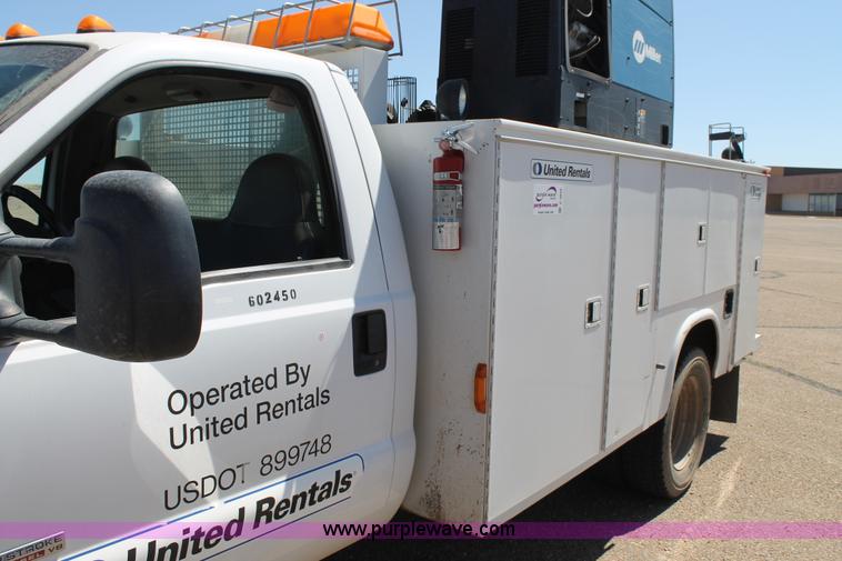 image for item C3859 2006 Ford F550 utility truck