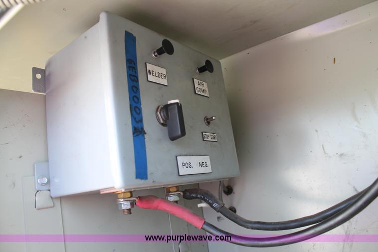 image for item C3859 2006 Ford F550 utility truck