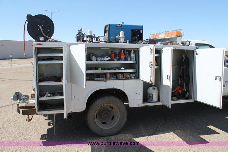 image for item C3859 2006 Ford F550 utility truck